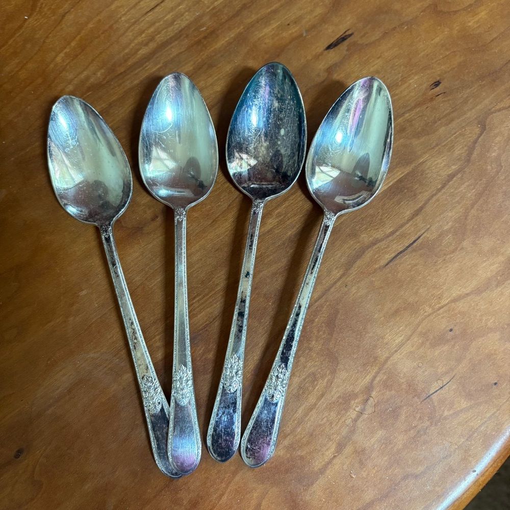 4 Rogers Silverplate Oval Soup Spoons 7 1/4”